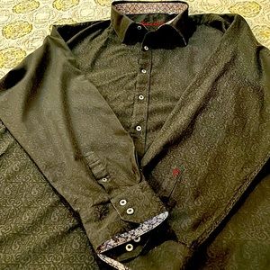 GREAT used, like new, Men’s Robert Graham shirt, 4XLT, with contrasting cuffs